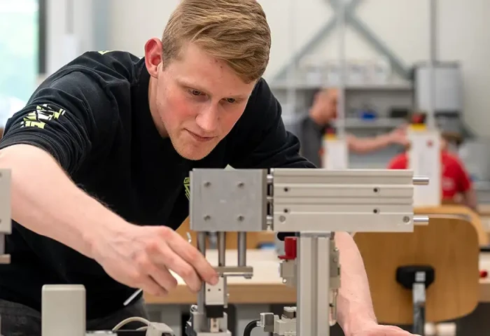 Summa opleiding Eerste monteur mechatronica (bbl)