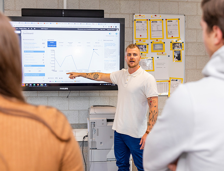 “Je móét Engels praten”